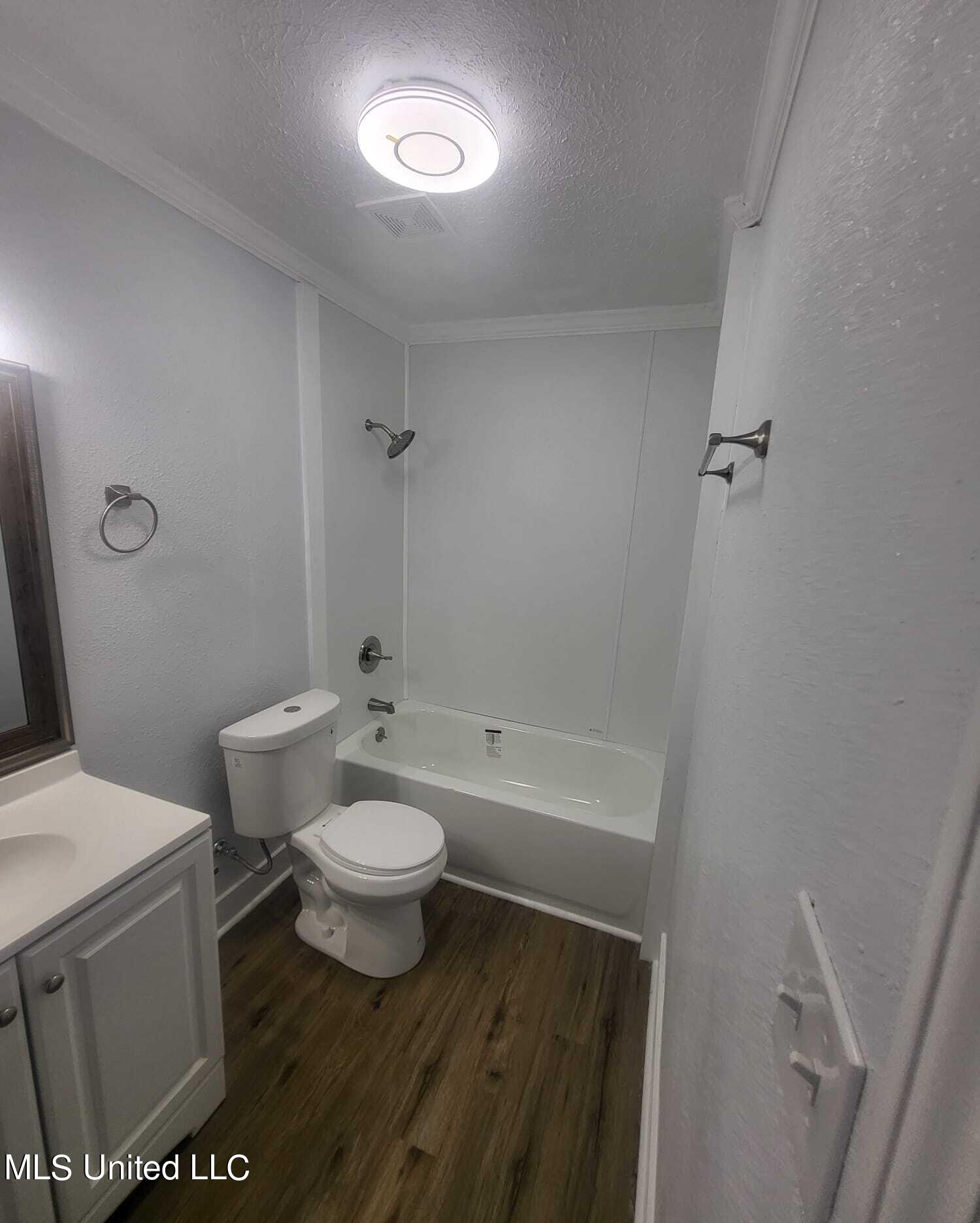 521 Launcelot Road Jackson, MS 39206 - Photo 9 of 13 Bathroom