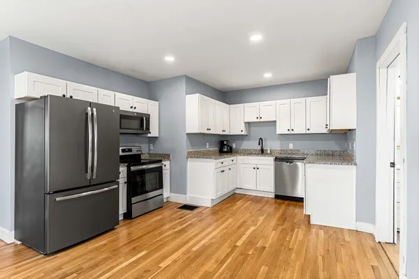 $3,200 | 95 Rumford Street, Concord, NH 03301