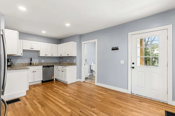 $3,200 | 95 Rumford Street, Concord, NH 03301