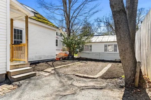 $3,200 | 95 Rumford Street, Concord, NH 03301