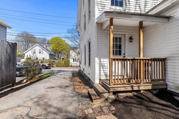 $3,200 | 95 Rumford Street, Concord, NH 03301