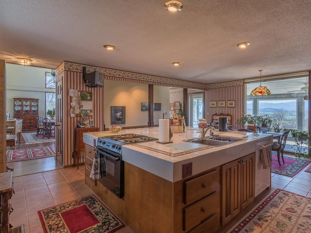 239 Peregrine Lane Chuckey, TN 37641 - Photo 8 of 34 Kitchen