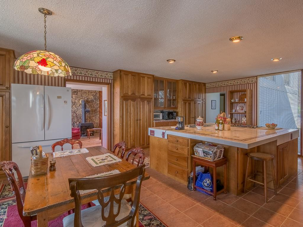 239 Peregrine Lane Chuckey, TN 37641 - Photo 9 of 34 Breakfast in kitchen