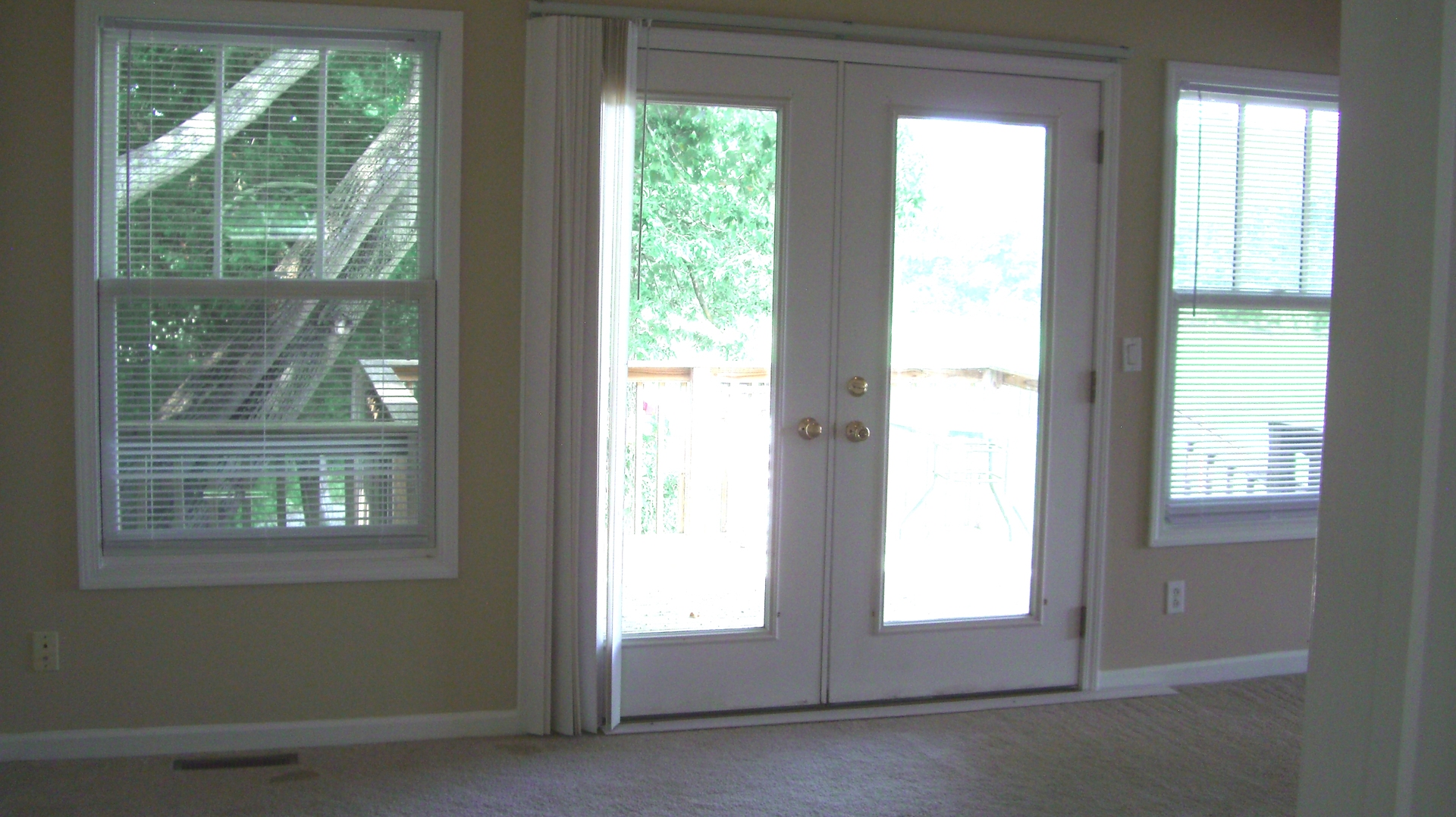 2055 North 35th Road Ottawa, IL 61350 - Photo 16 of 41 a view of an empty room and window