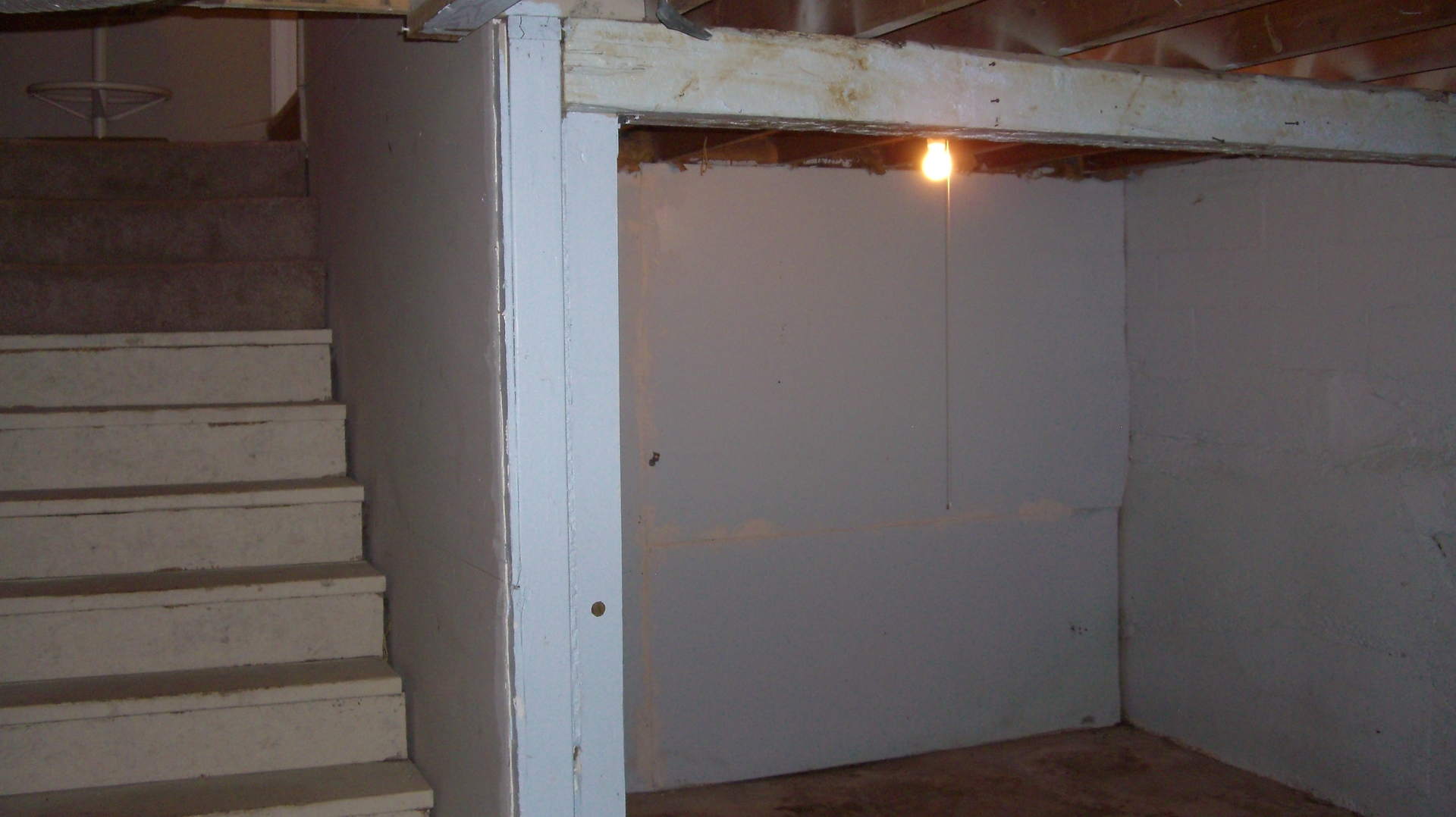 2055 North 35th Road Ottawa, IL 61350 - Photo 23 of 41 a view of entryway with wooden floor