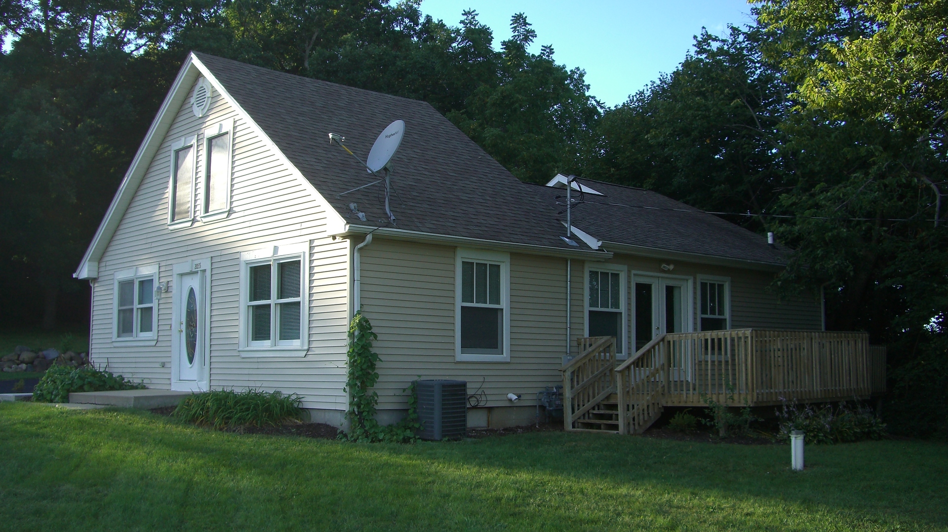 2055 North 35th Road Ottawa, IL 61350 - Photo 32 of 41 a view of a house with a yard