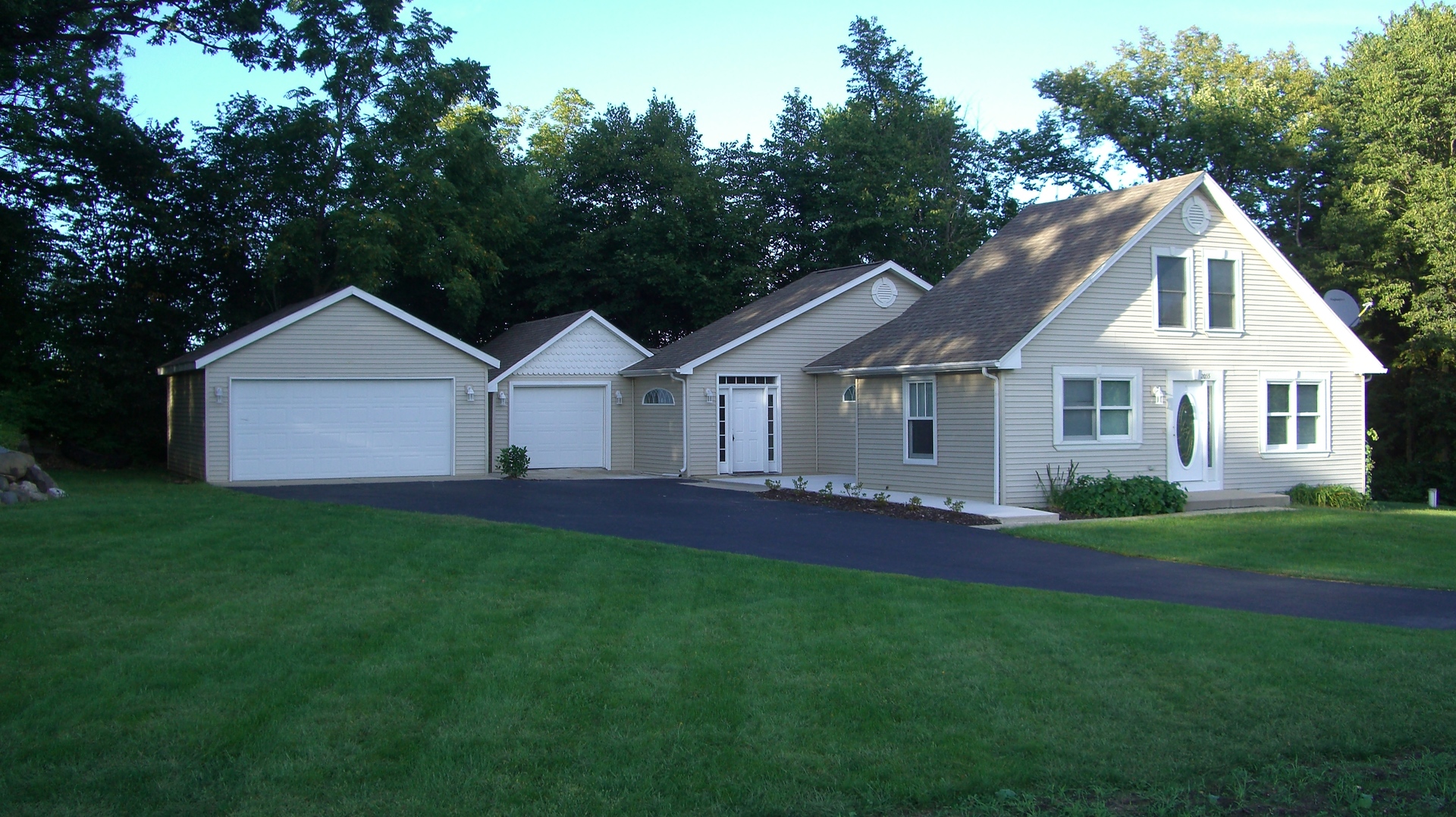 2055 North 35th Road Ottawa, IL 61350 - Photo 36 of 41 a front view of a house with a garden