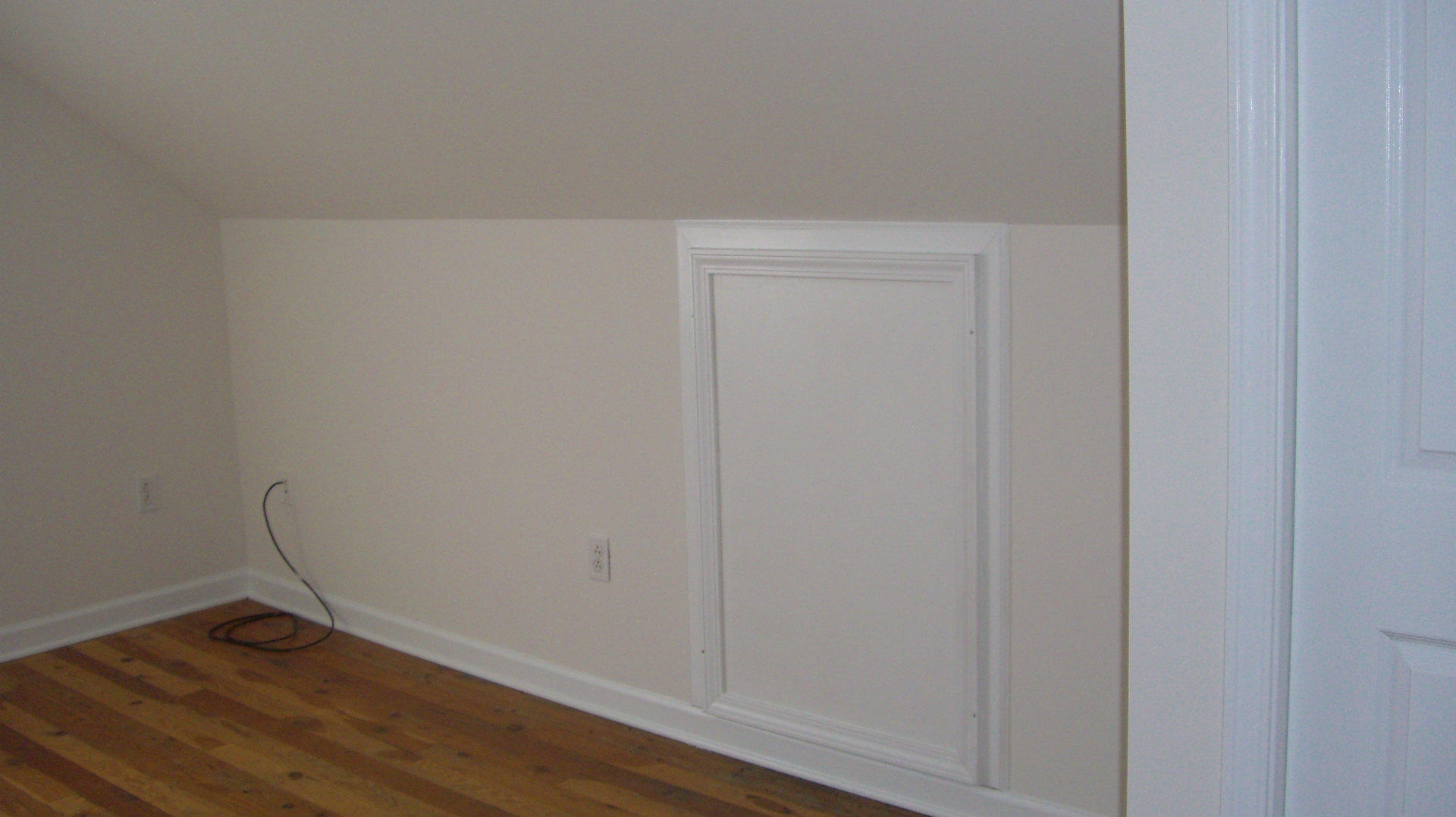 2055 North 35th Road Ottawa, IL 61350 - Photo 9 of 41 a view of small space with wooden floor