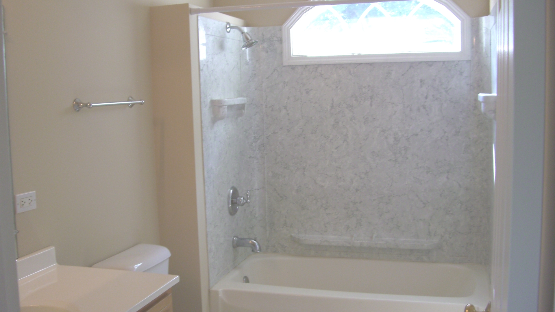 2055 North 35th Road Ottawa, IL 61350 - Photo 10 of 41 a close up of a bathtub curtain