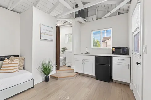 $1,995,000 | 2019 Orange Avenue, Costa Mesa, CA 92627