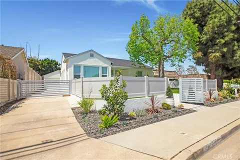 $1,995,000 | 2019 Orange Avenue, Costa Mesa, CA 92627