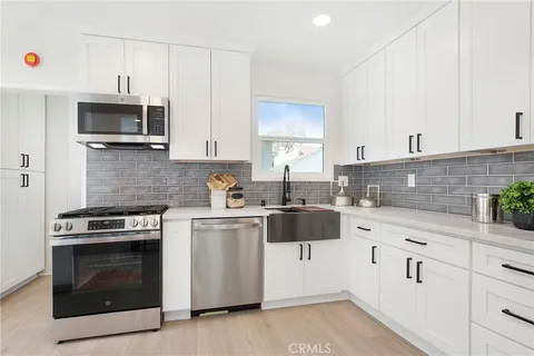 $1,995,000 | 2019 Orange Avenue, Costa Mesa, CA 92627