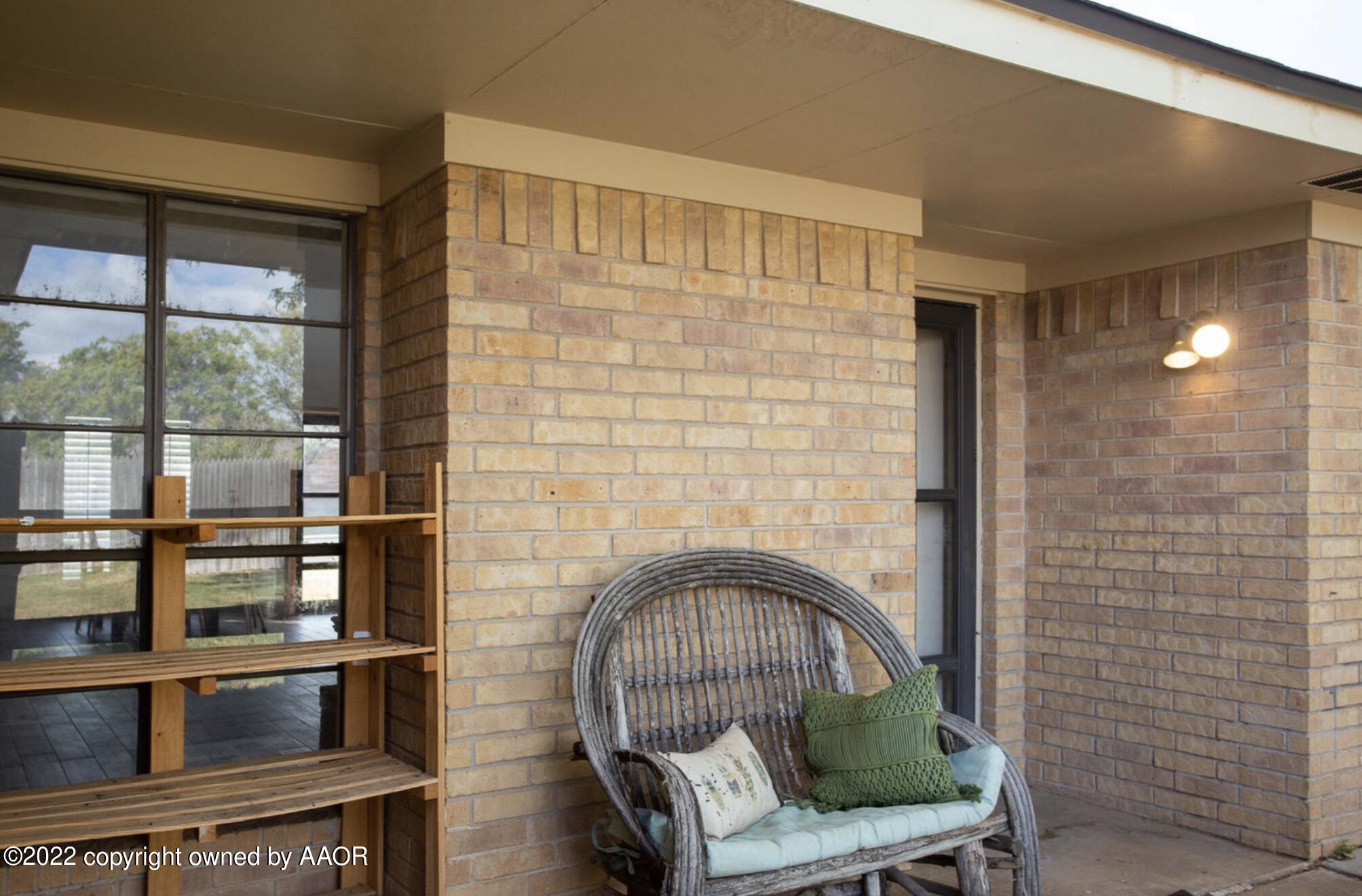 6700 Foothill Drive Amarillo, TX 79124 - Photo 16 of 17 a view of wooden door