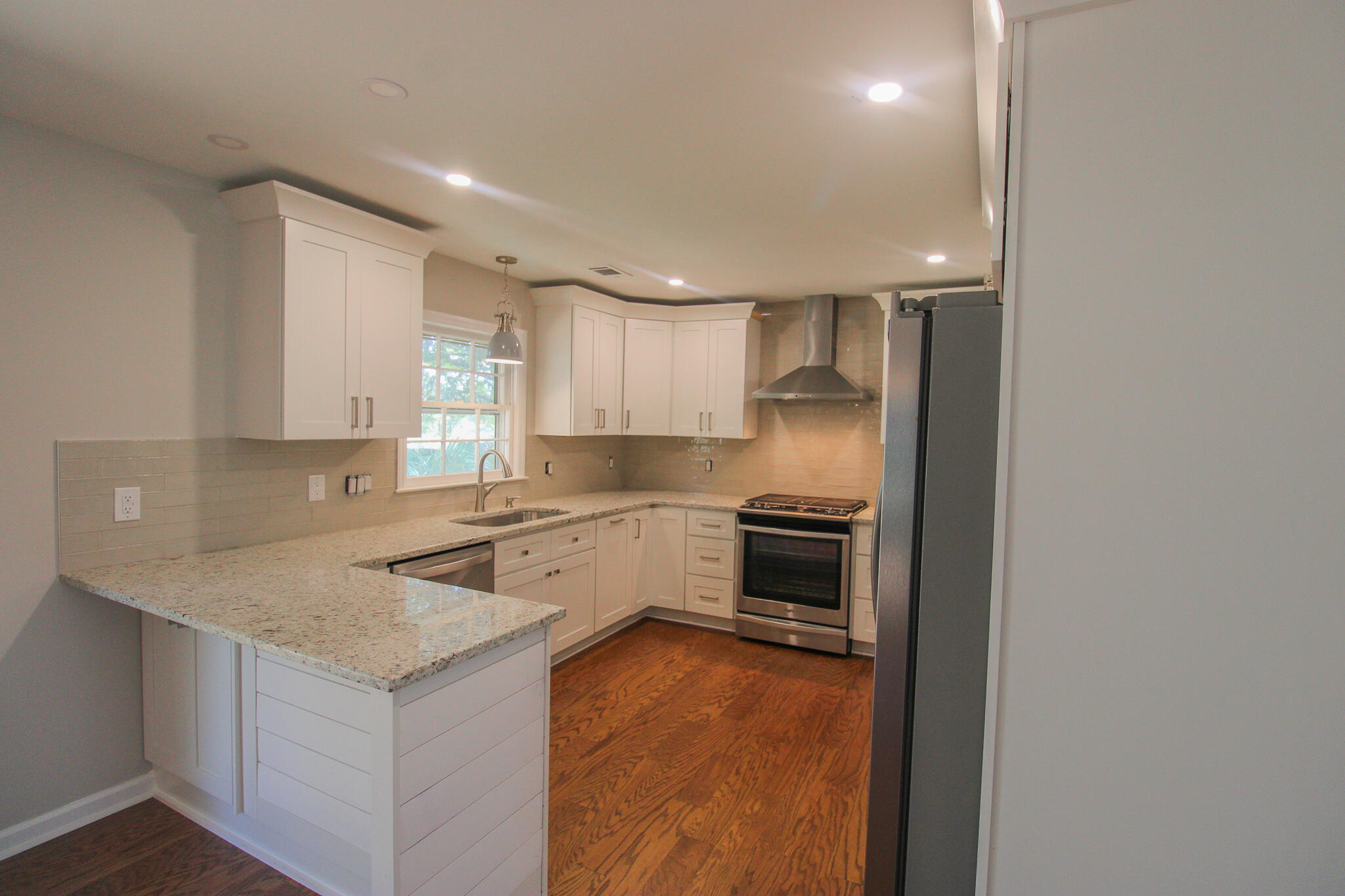 2345 Wofford Road Charleston, SC 29414 - Photo 5 of 27 7FD2EF12-018E-46FF-B5D7-E47BD817EC03