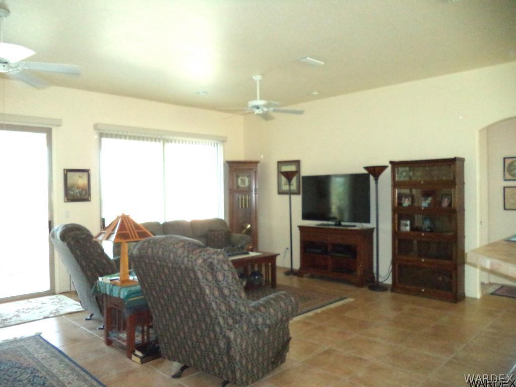 3899 Rising Sun Road Bullhead City, AZ 86442 - Photo 5 of 33 Living Room