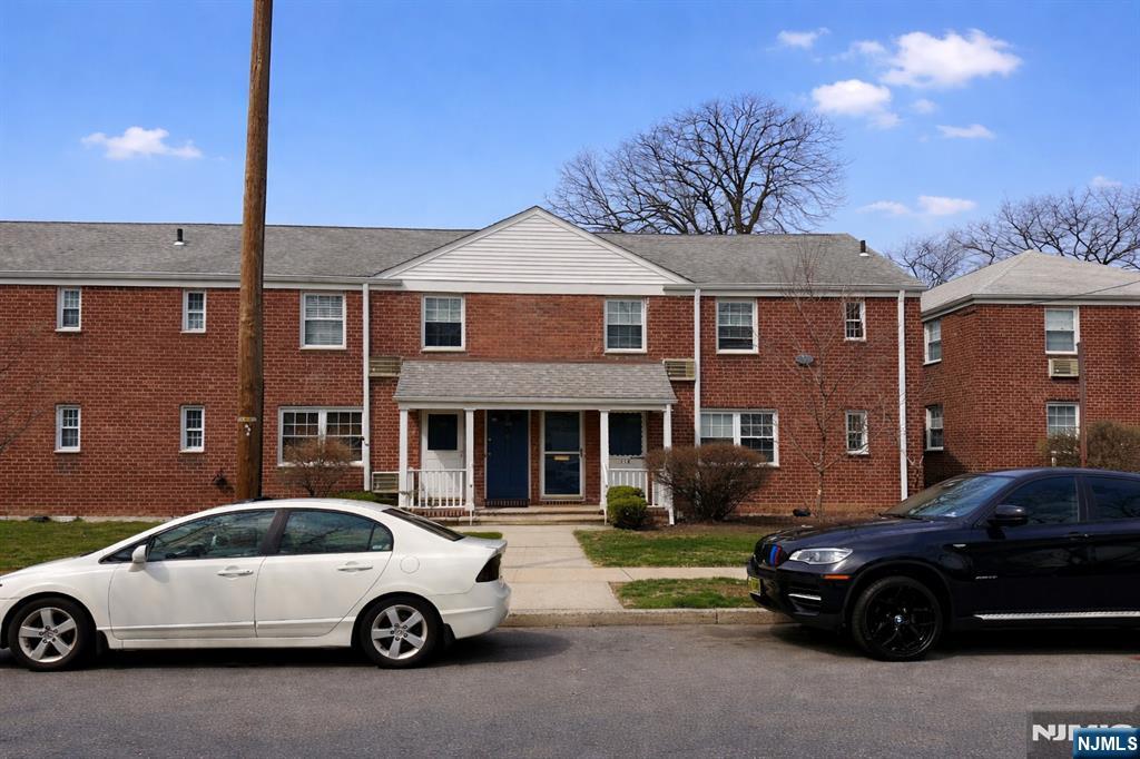 118 Darwin Avenue, Unit 30 Rutherford, NJ 07070 - Photo 2 of 11