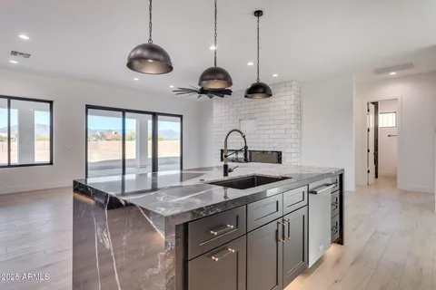 $1,400,000 | 1602 East Cloud Road, Phoenix, AZ 85086