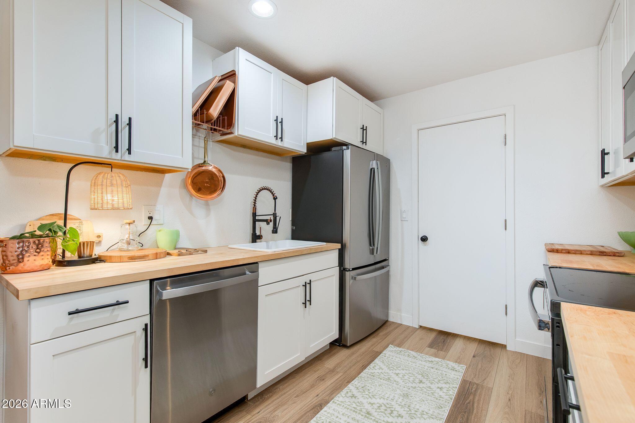 3511 East Baseline Road, Unit 1103 Phoenix, AZ 85042 - Photo 8 of 22 Kitchen