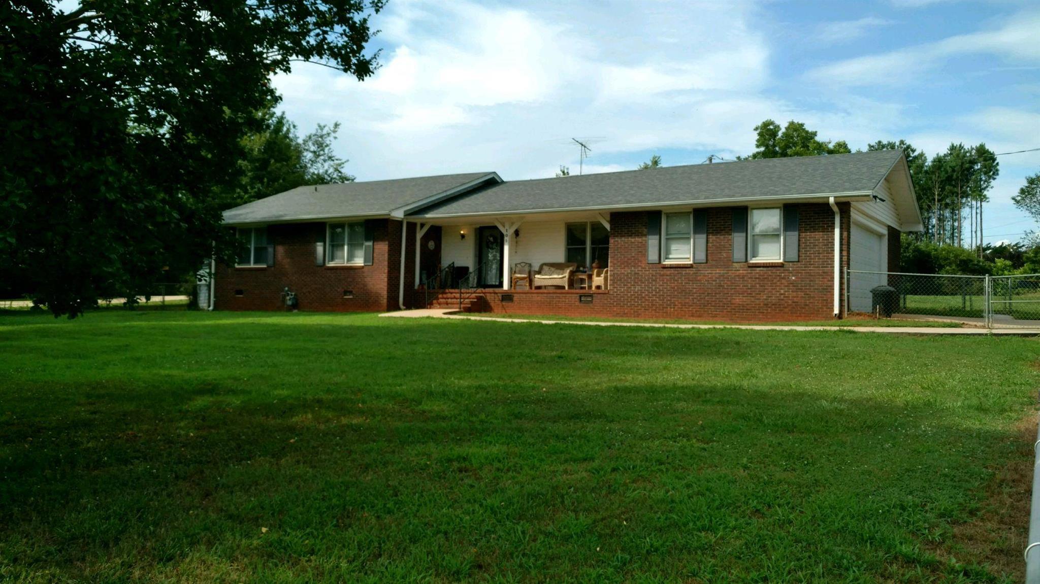 106 Boxwood Lane Anderson, SC 29621 - Photo 1 of 22 Gallery Image 1
