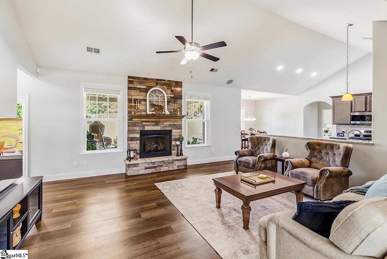 100 Ridgefield Lane Greer, SC 29651 - Photo 5 of 37