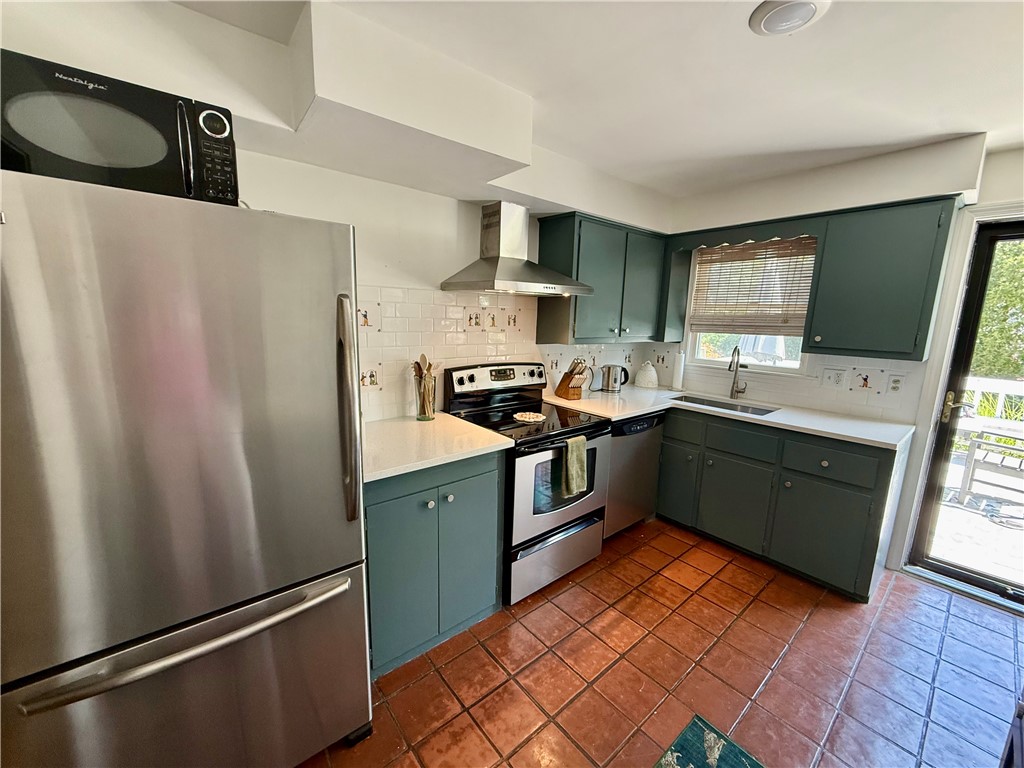 8 McCormick Road Newport, RI 02840 - Photo 1 of 14