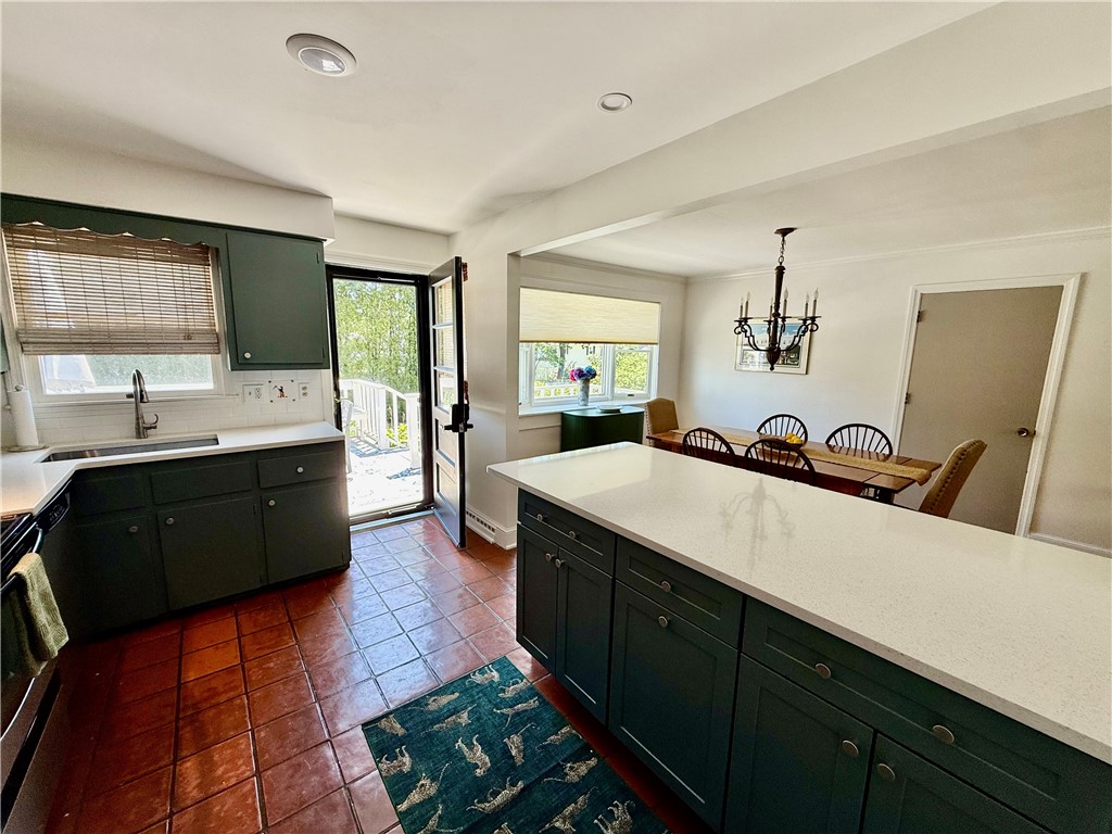 8 McCormick Road Newport, RI 02840 - Photo 4 of 14