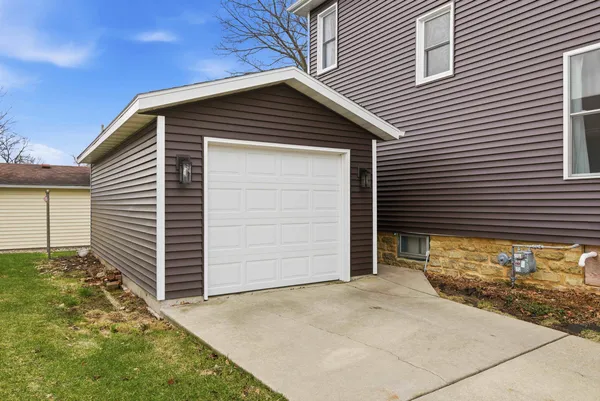 $329,000 | 333 South Main Street, Columbus, WI 53925