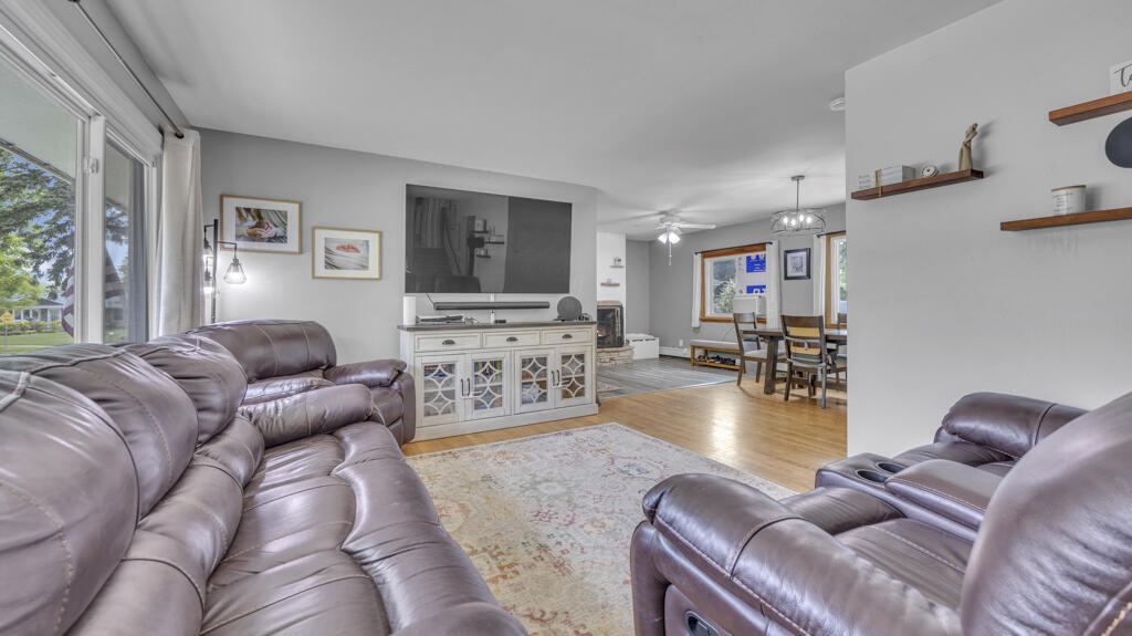 215 East Beutel Road Port Washington, WI 53074 - Photo 5 of 33 Living Room 1