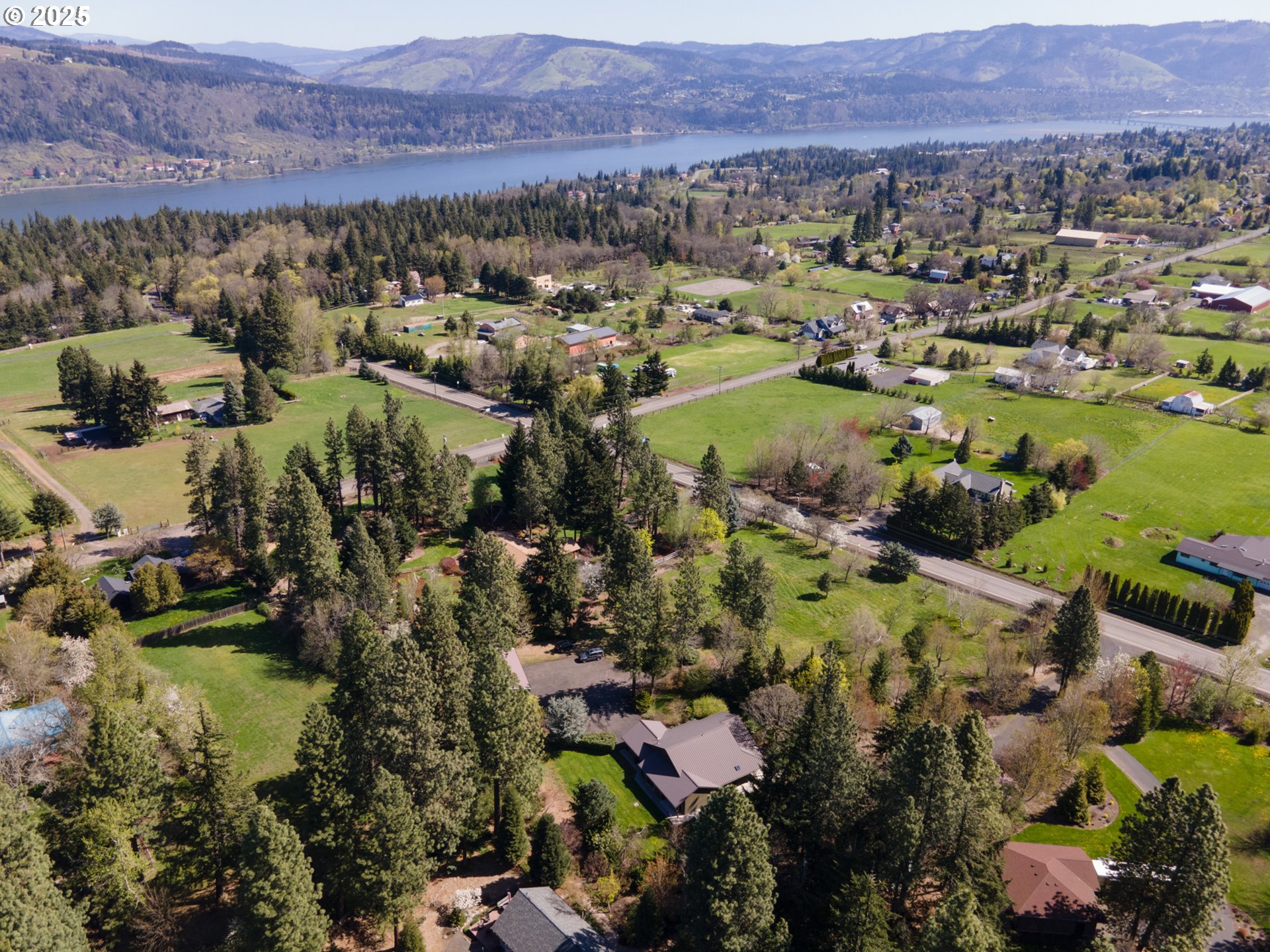 700 Country Club Road Hood River, OR 97031 - Photo 7 of 48 Gallery Image 7