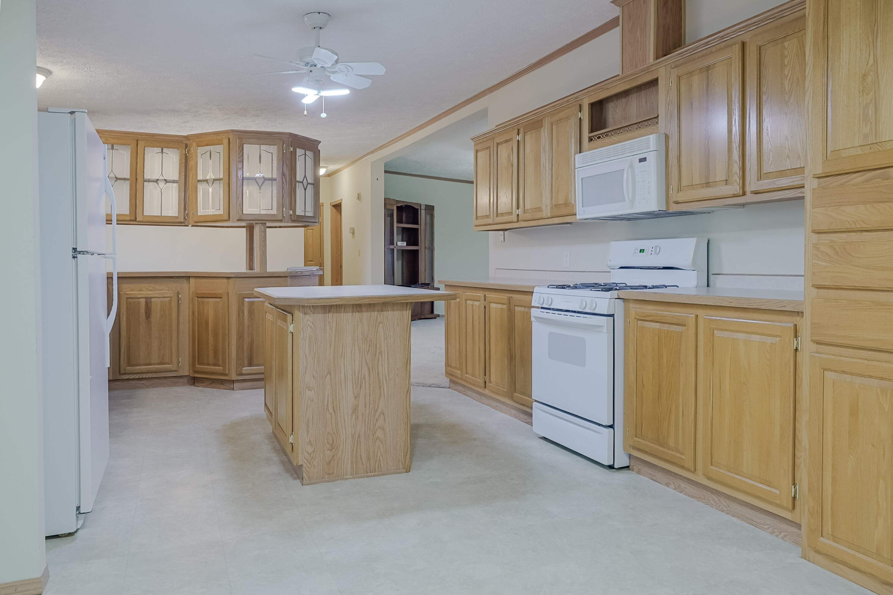 559 Corbly Road Hebron, IN 46341 - Photo 9 of 35 3000x2000