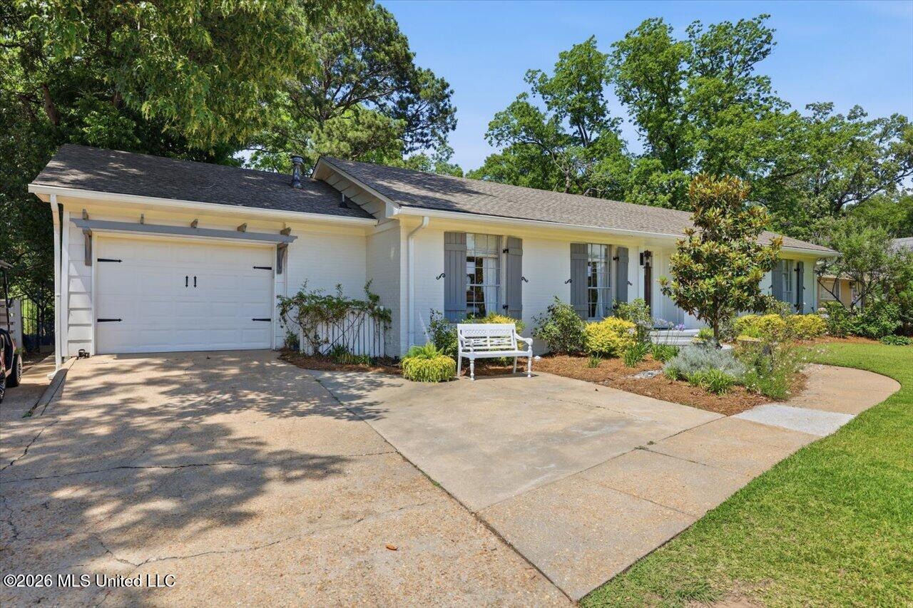 407 East College Street Clinton, MS 39056 - Photo 3 of 43 03-407 E College St _ Hometoursms.com