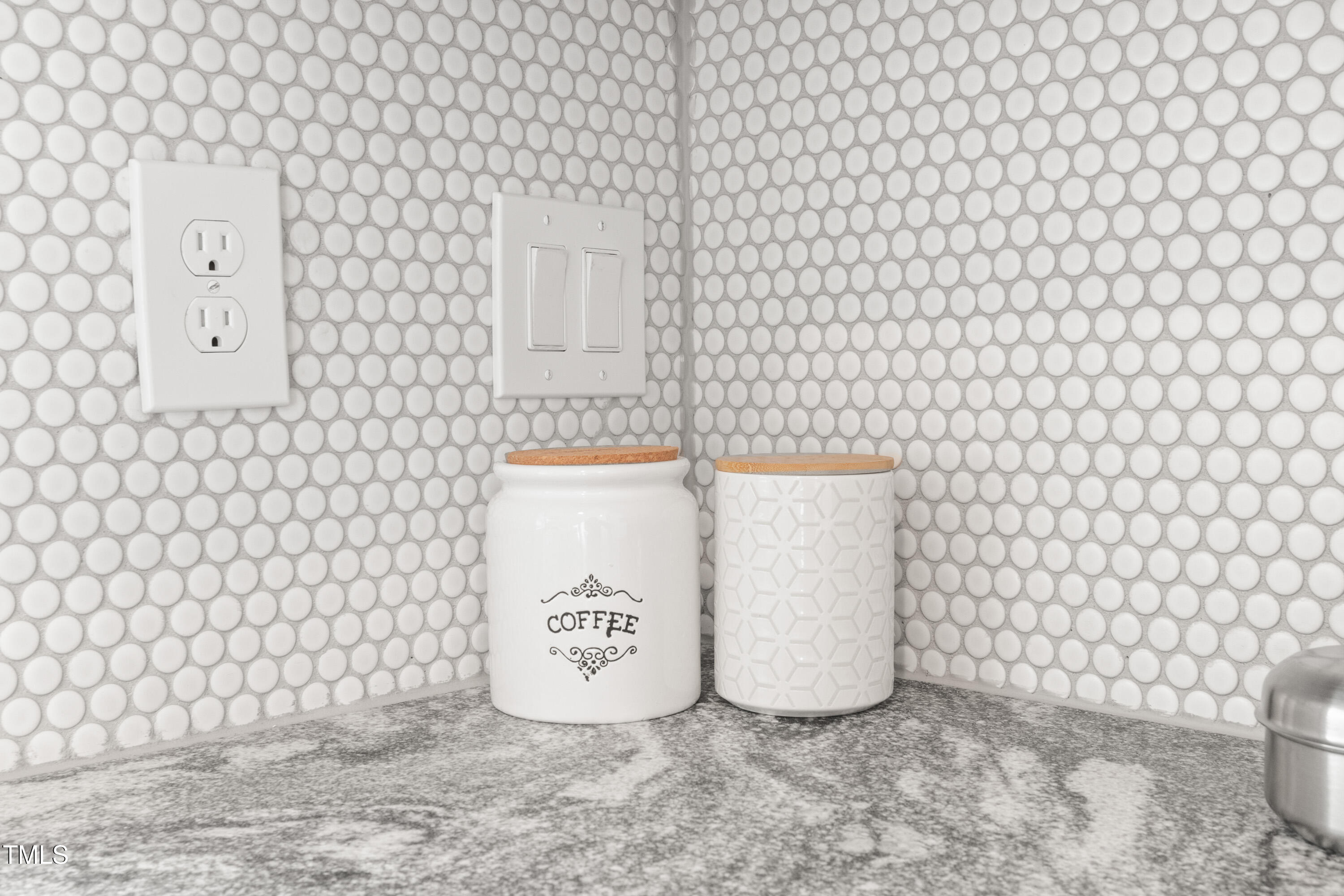 400 Bragg Street Raleigh, NC 27601 - Photo 14 of 62 a wall with a white wall