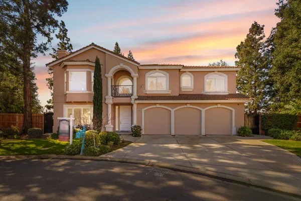 $859,900 | 2625 East Sean Avenue, Fresno, CA 93720