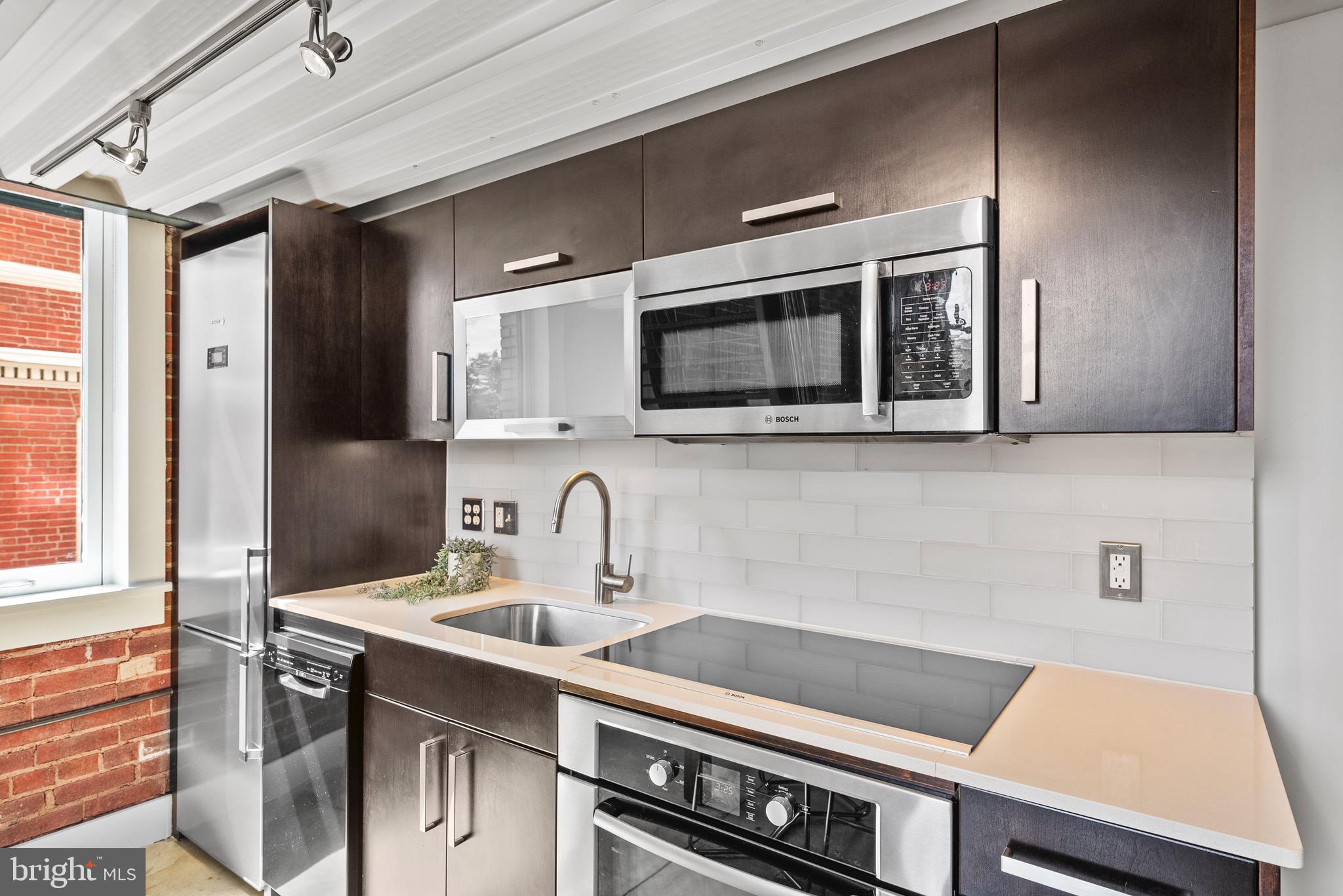 1401 R Street Northwest, Unit 310 Washington, DC 20009 - Photo 10 of 15 Eat-In Kitchen