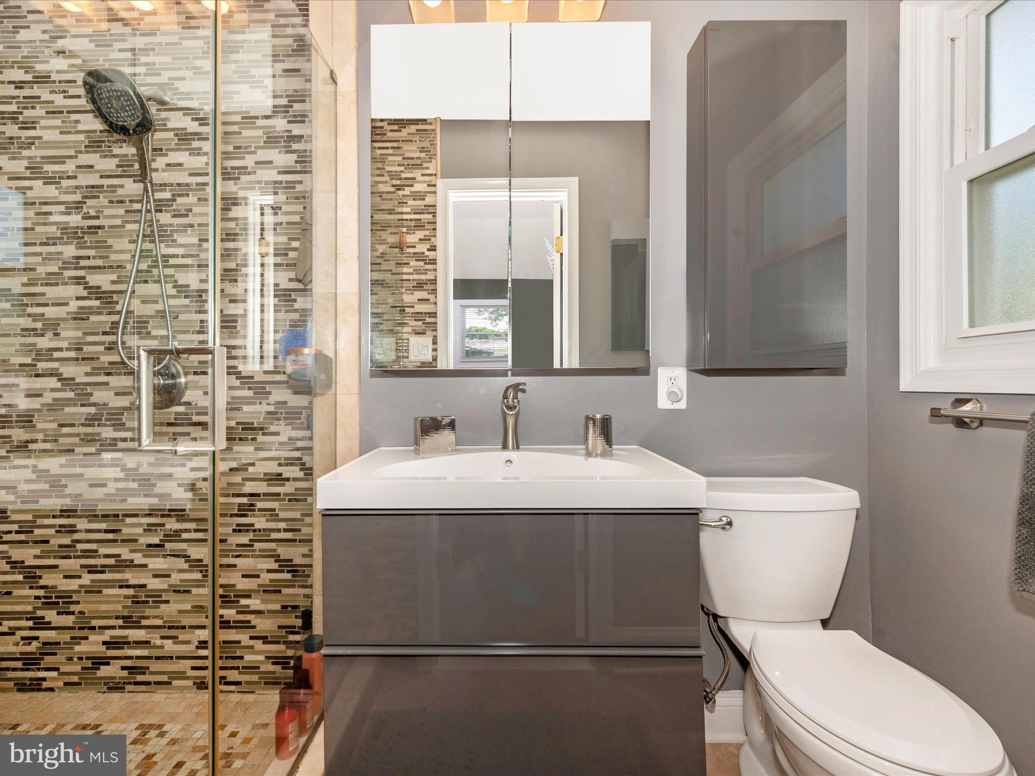 100 Spring Street Gaithersburg, MD 20877 - Photo 28 of 56 Primary full bath