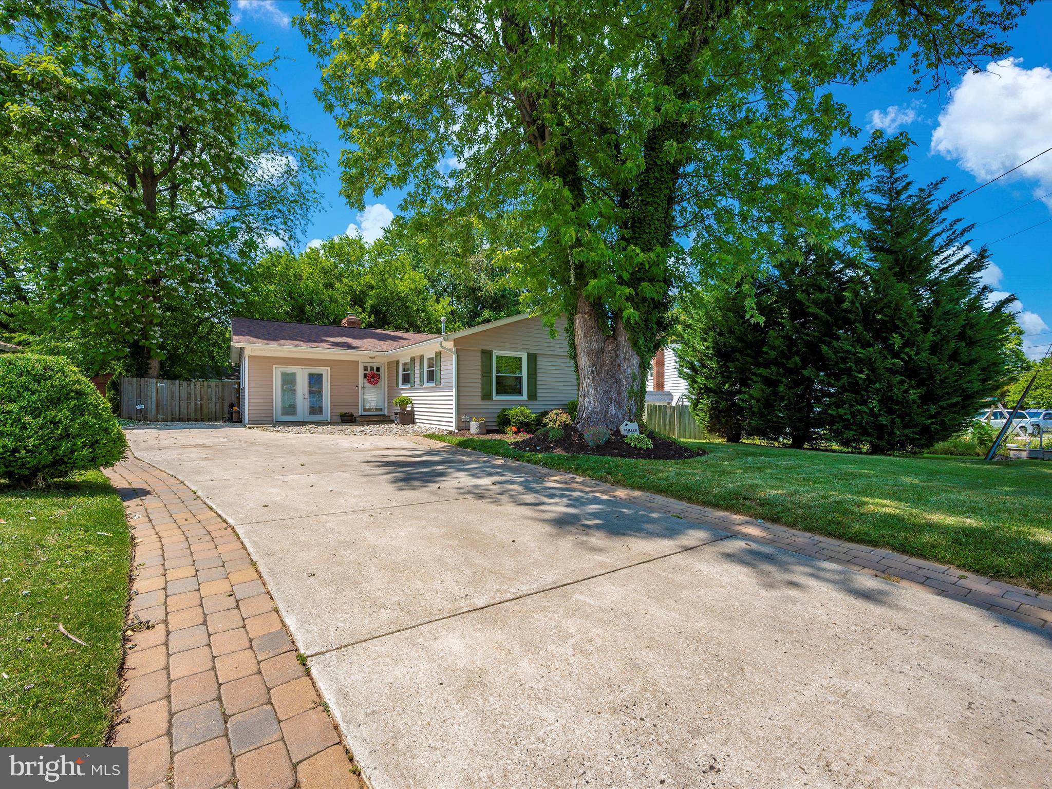 100 Spring Street Gaithersburg, MD 20877 - Photo 4 of 56 Front driveway