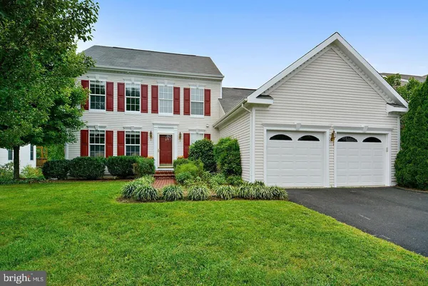 $749,900 | 17124 Magic Mountain Drive, Round Hill, VA 20141