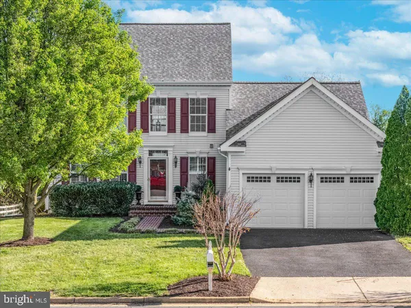 $749,900 | 17124 Magic Mountain Drive, Round Hill, VA 20141