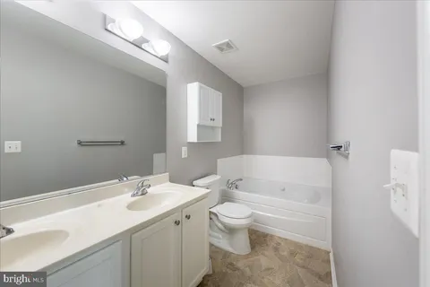 $749,900 | 17124 Magic Mountain Drive, Round Hill, VA 20141