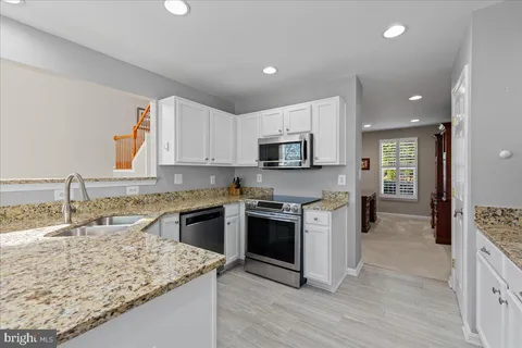 $749,900 | 17124 Magic Mountain Drive, Round Hill, VA 20141