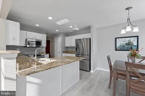 $749,900 | 17124 Magic Mountain Drive, Round Hill, VA 20141