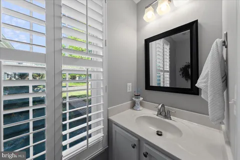 $749,900 | 17124 Magic Mountain Drive, Round Hill, VA 20141