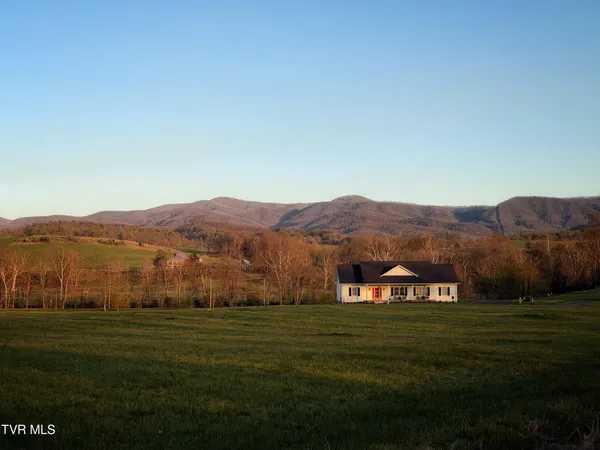 $617,700 | 182 St Johns Way, Chilhowie, VA 24319