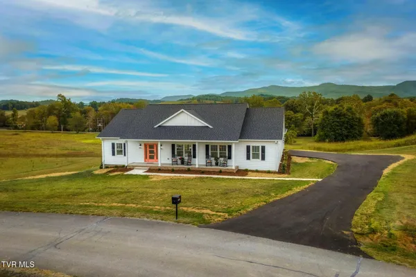 $617,700 | 182 St Johns Way, Chilhowie, VA 24319
