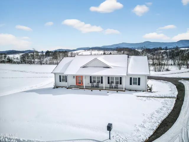 $635,000 | 182 St Johns Way, Chilhowie, VA 24319