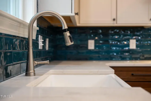 $635,000 | 182 St Johns Way, Chilhowie, VA 24319