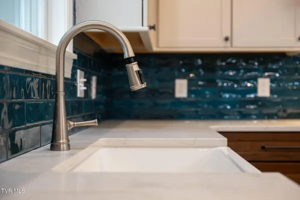 $617,700 | 182 St Johns Way, Chilhowie, VA 24319