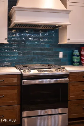 $635,000 | 182 St Johns Way, Chilhowie, VA 24319