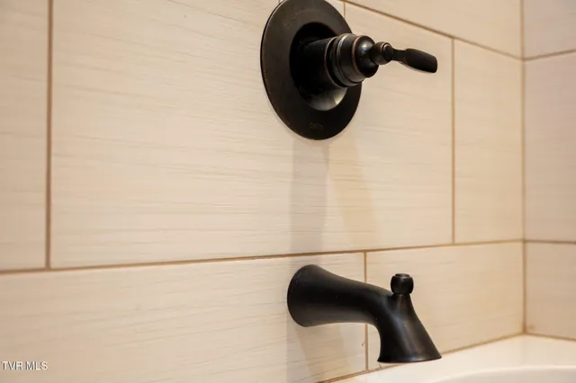 $635,000 | 182 St Johns Way, Chilhowie, VA 24319