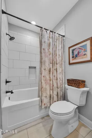 $617,700 | 182 St Johns Way, Chilhowie, VA 24319